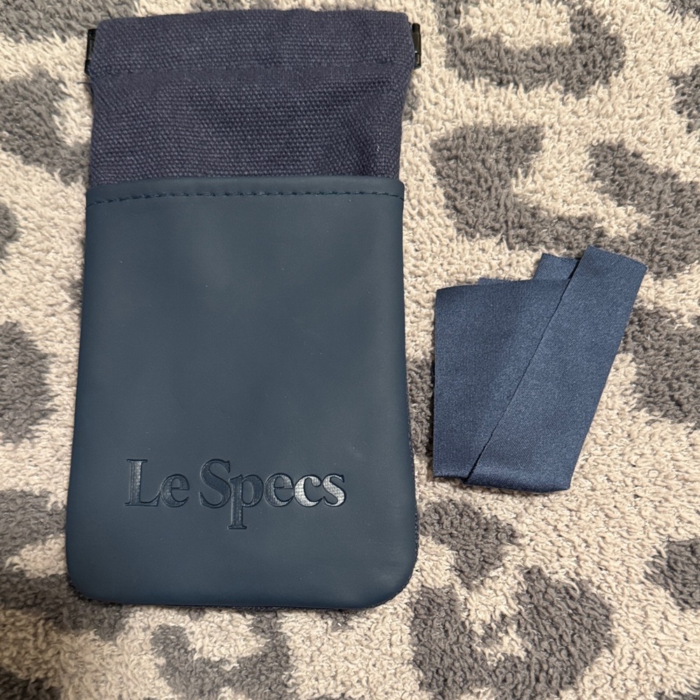 Le Specs ‘Synthcat’ Tortoiseshell Cat Eye Sunglasses w/ Case and Cleaning Cloth - Picture 7 of 7